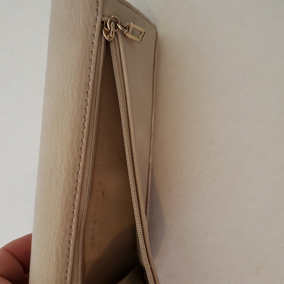 GUESS 1981 WOMEN'S WALLET SNAP AND ZIP CLOSURES GUC - Picture 7 of 14